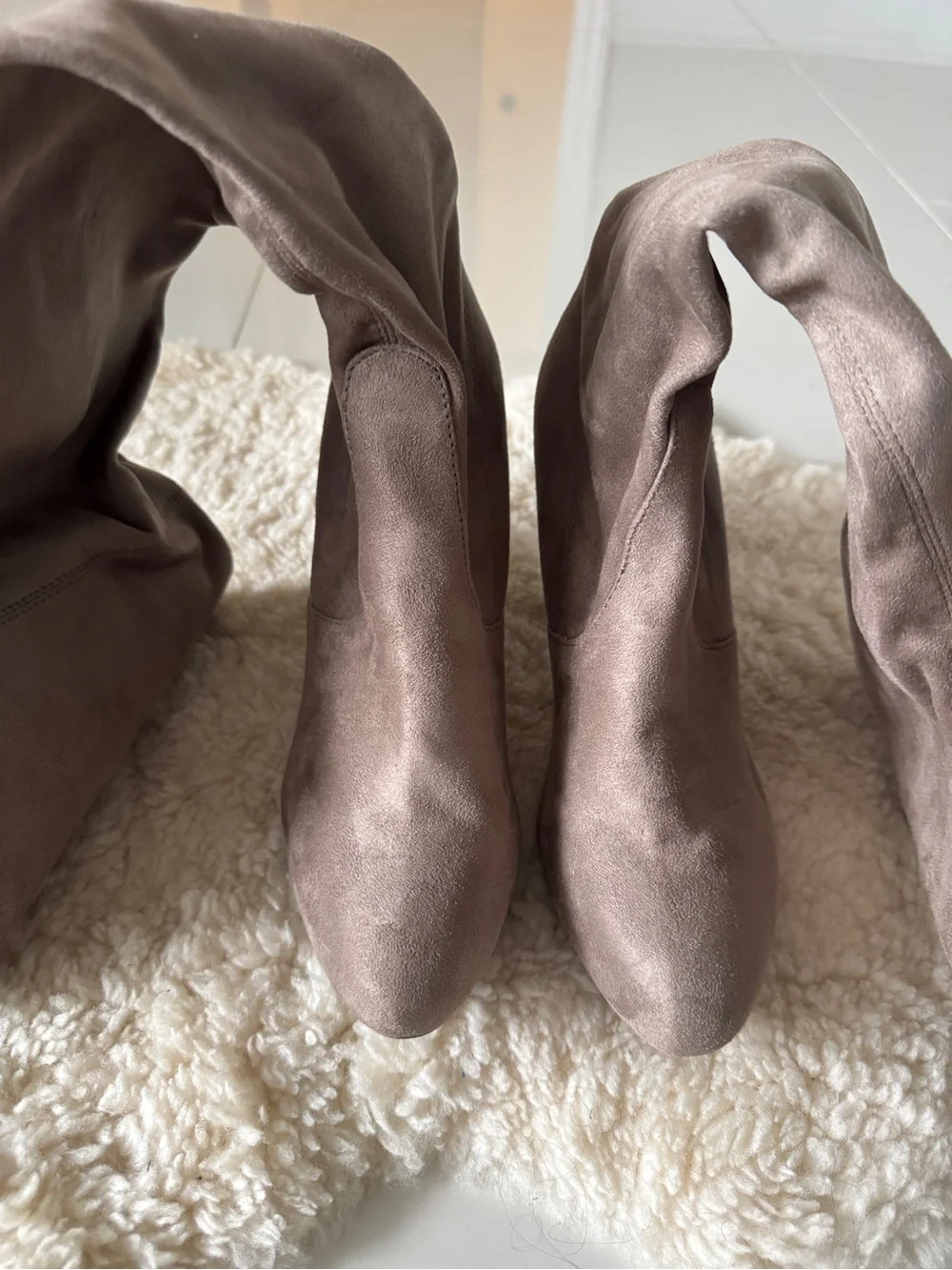 New Steve Madden “Gorgeous” Style Knee High Boots Taupe Size 10